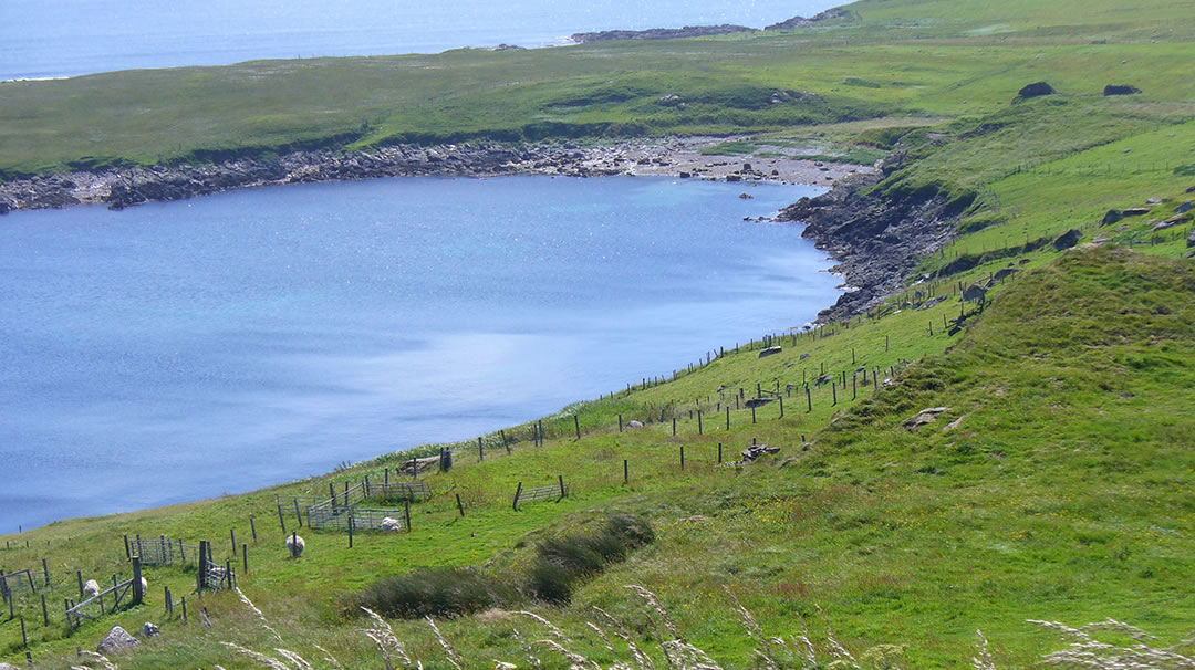 Fladdabister in Shetland with the lime kilns above the beach