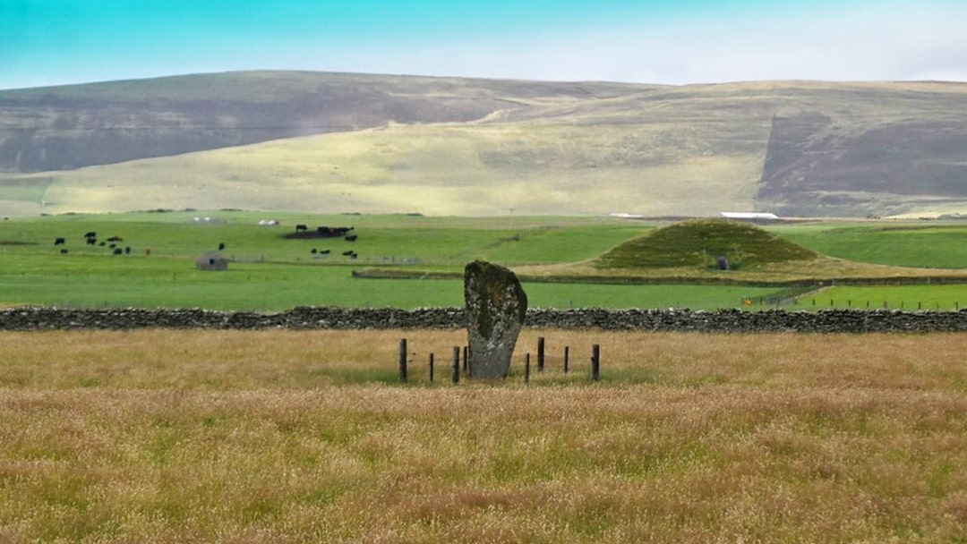 The nearby Barnhouse Standing Stone also aligns with the entrance of Maeshowe