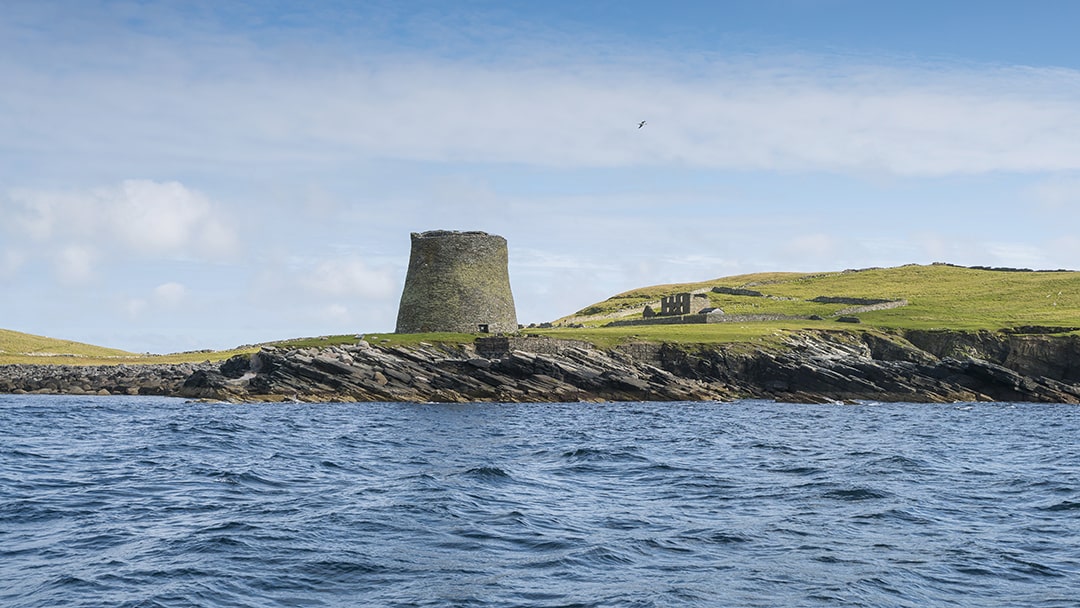The ruins of the Haa house behind Mousa Broch